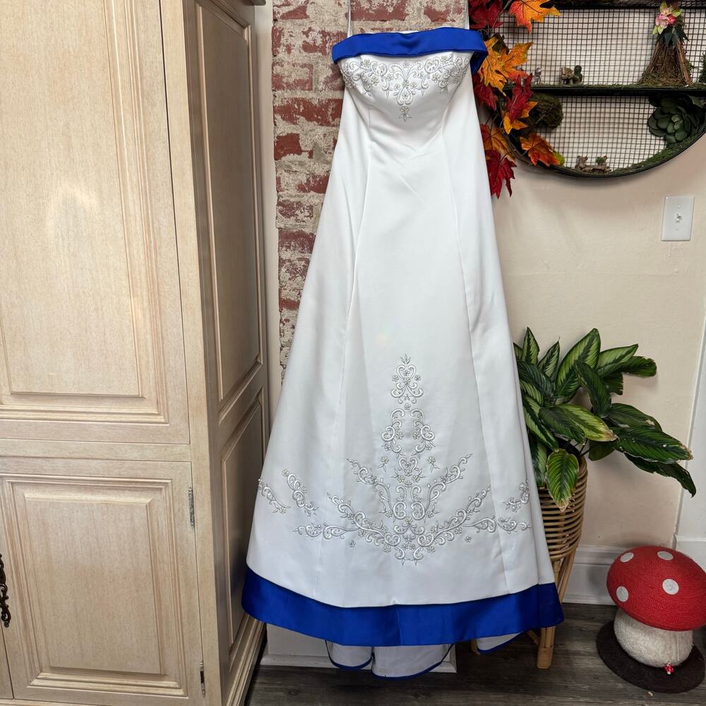 Vintage Y2K Embroidered Beaded Homecoming Formal Wedding Dress